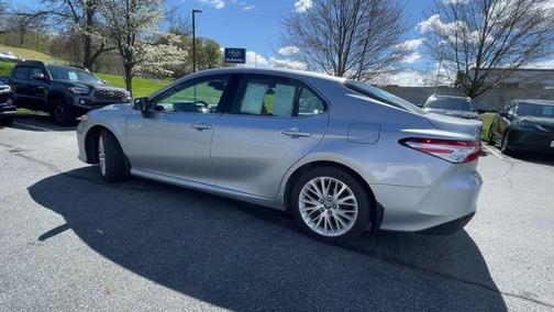 Celestial Silver Metallic 2018 Toyota Camry Hybrid XLE
