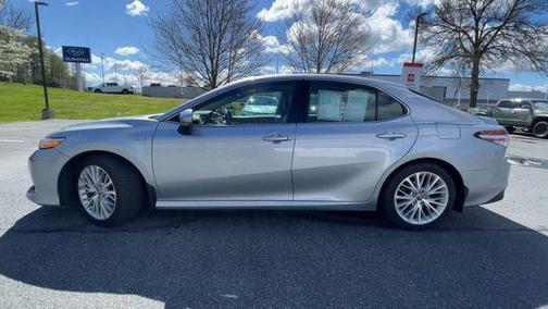 Celestial Silver Metallic 2018 Toyota Camry Hybrid XLE