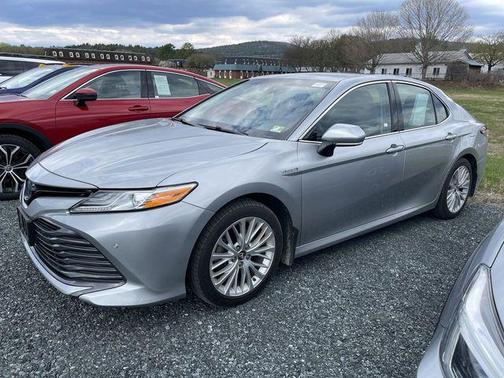 Celestial Silver Metallic 2018 Toyota Camry Hybrid XLE