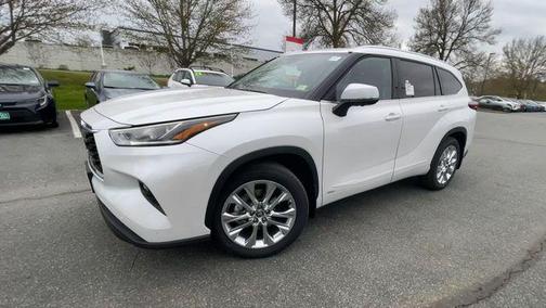 Wind Chill Pearl 2026 Toyota Highlander Hybrid Limited