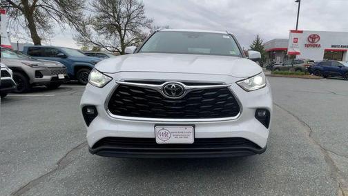 Wind Chill Pearl 2026 Toyota Highlander Hybrid Limited