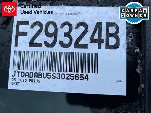 2025 Toyota Prius LE