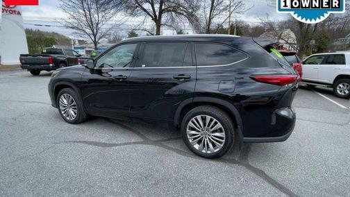 2022 Toyota Highlander Platinum
