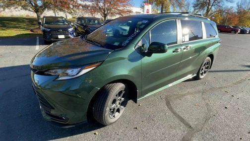 2025 Toyota Sienna Woodland Edition