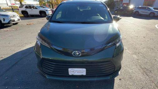 2025 Toyota Sienna Woodland Edition