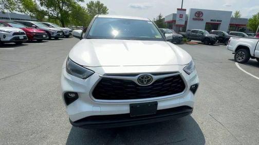 Blizzard Pearl 2021 Toyota Highlander LE