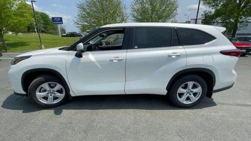 Blizzard Pearl 2021 Toyota Highlander LE