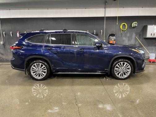 2024 Toyota Highlander Platinum