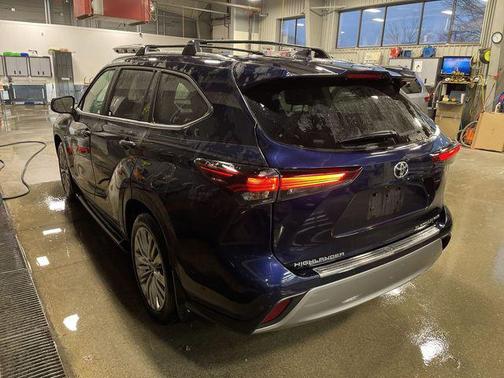 2024 Toyota Highlander Platinum