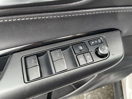 Titanium Glow 2023 Toyota Venza LE