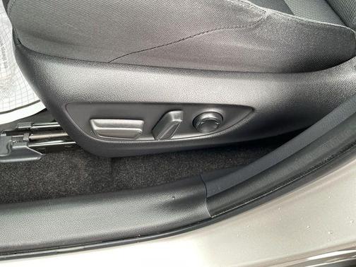 Titanium Glow 2023 Toyota Venza LE