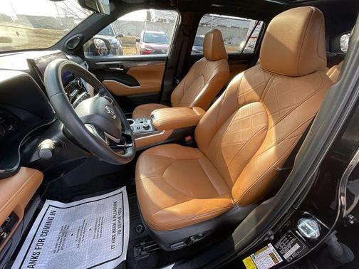 Midnight Black Metallic 2023 Toyota Highlander Platinum