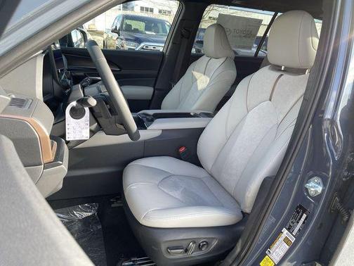 2026 Toyota Grand Highlander Hybrid Platinum MAX