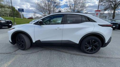 Pearl 2026 Toyota C-HR SE