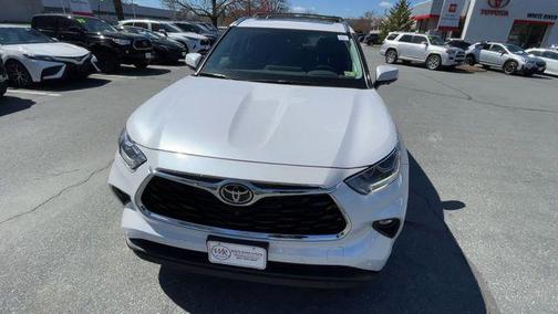 Wind Chill Pearl 2026 Toyota Highlander Hybrid Limited