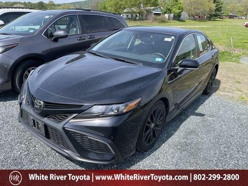 Midnight Black Metallic 2022 Toyota Camry SE