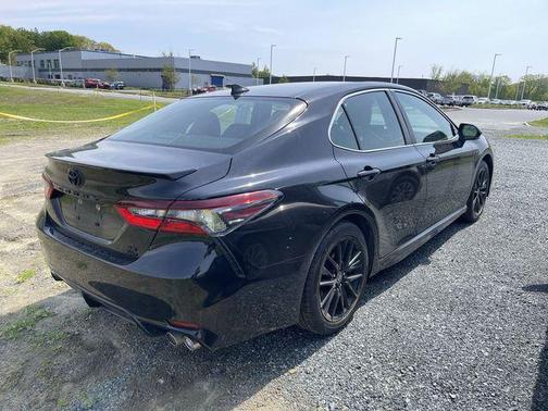 Midnight Black Metallic 2022 Toyota Camry SE