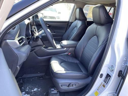 2026 Toyota Highlander Hybrid XLE