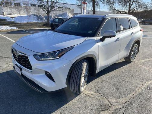 2026 Toyota Highlander Hybrid Platinum