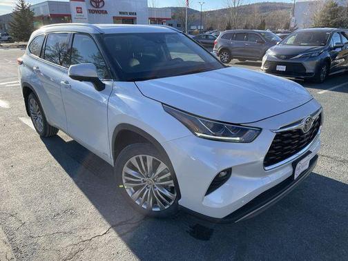 2026 Toyota Highlander Hybrid Platinum