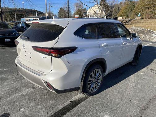 2026 Toyota Highlander Hybrid Platinum