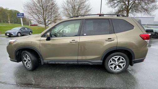Autumn Green Metallic 2022 Subaru Forester Premium