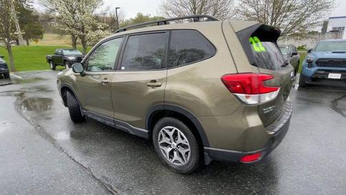 Autumn Green Metallic 2022 Subaru Forester Premium