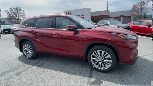 2025 Toyota Highlander Hybrid Platinum