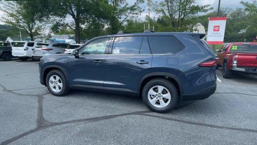 2025 Toyota Highlander LE