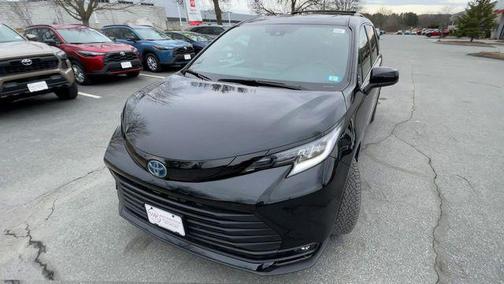 2025 Toyota Sienna Woodland Edition