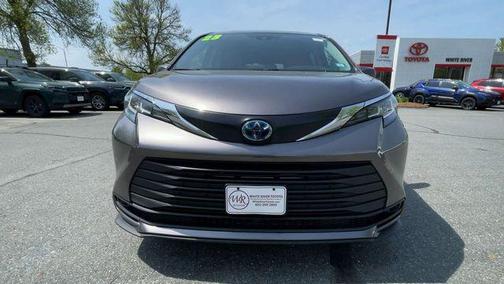 Predawn Gray Mica 2023 Toyota Sienna LE