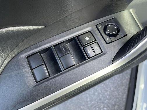 Ice Cap 2023 Toyota RAV4 LE