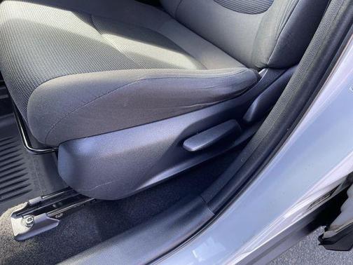 Ice Cap 2023 Toyota RAV4 LE