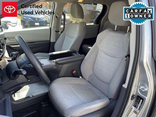 2022 Toyota Sienna LE