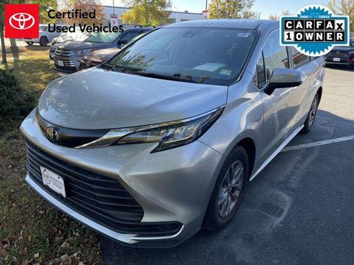 2022 Toyota Sienna LE