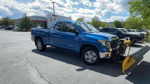 Blazing Blue Pearl 2018 Toyota Tundra SR5