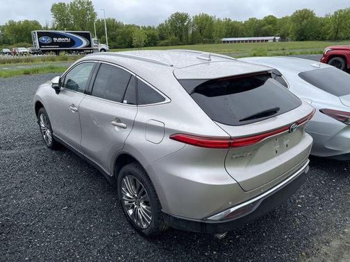Titanium Glow 2023 Toyota Venza XLE