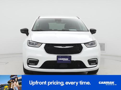 White 2023 Chrysler Pacifica Touring L