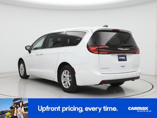 White 2023 Chrysler Pacifica Touring L