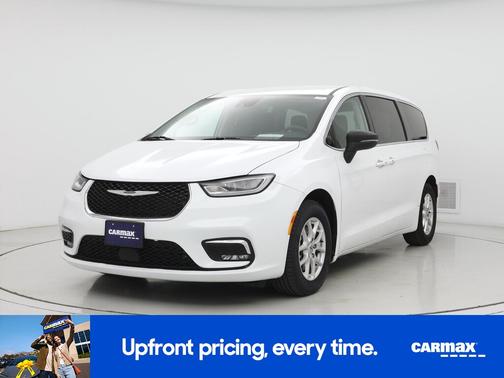 White 2023 Chrysler Pacifica Touring L