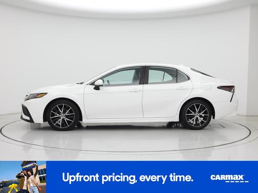White 2021 Toyota Camry SE