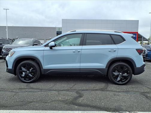 2026 Volkswagen Taos SE