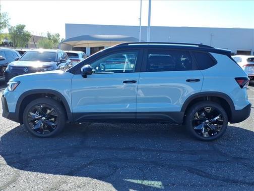 2026 Volkswagen Taos SE Black