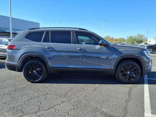 2025 Volkswagen Atlas SE