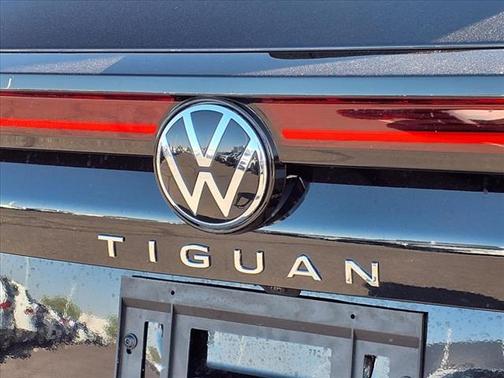 2025 Volkswagen Tiguan 2.0T SE