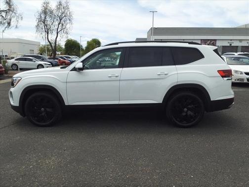 2025 Volkswagen Atlas SE