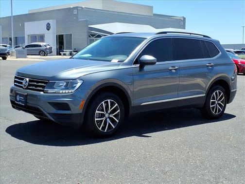 Platinum Gray Metallic 2020 Volkswagen Tiguan 2.0T SE