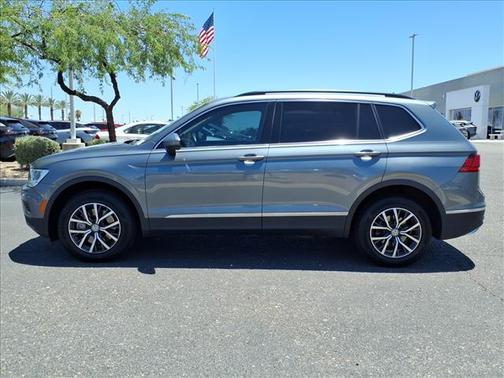 Platinum Gray Metallic 2020 Volkswagen Tiguan 2.0T SE