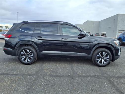 2025 Volkswagen Atlas SE