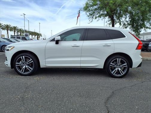 2020 Volvo XC60 T5 Momentum